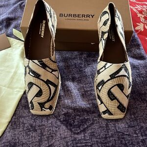 Burberry espadrilles BRAND NEW in original box and shoe bag! Women’s US size 10